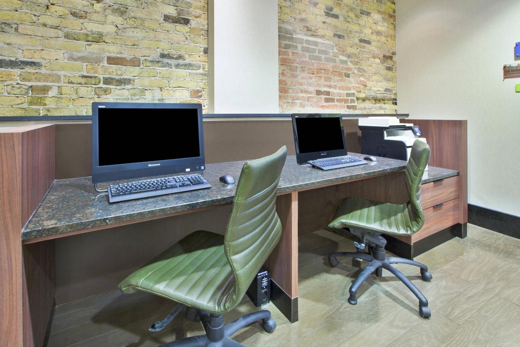 Fairfield Inn & Suites By Marriott Milwaukee Downtown Экстерьер фото